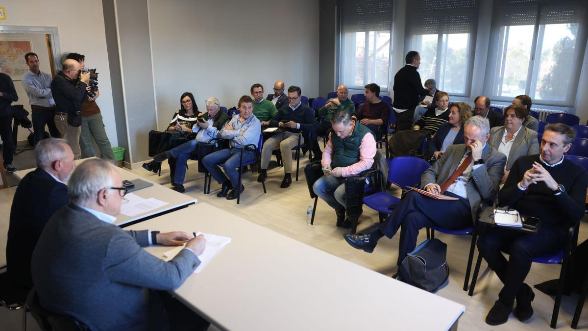 Imagen de archivo de la primera Ejecutiva del PAR, con Carmen Herrero, Joaquín Peribáñez y Roque Vicente, al fondo, tres de los recurrentes.