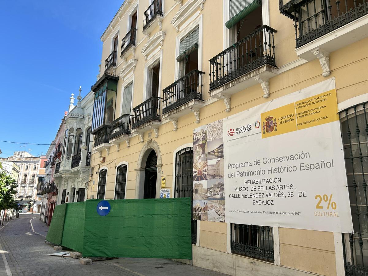 Fachada del edificio donde han empezado las obras.