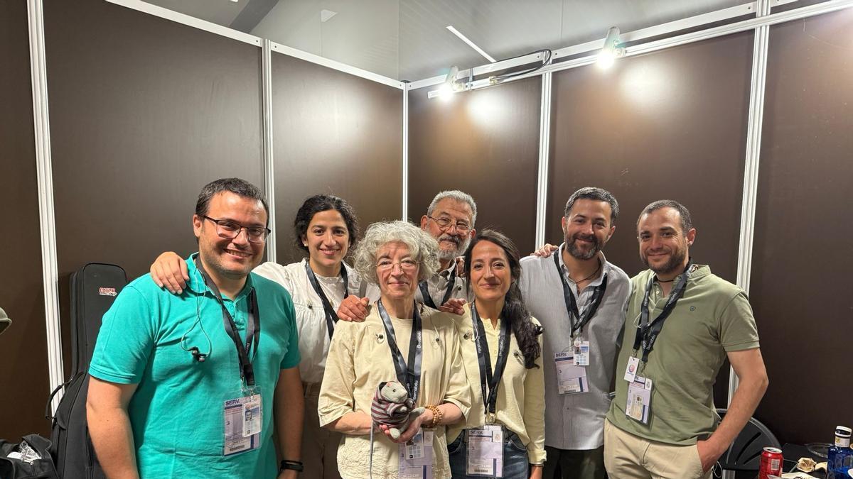 Por la izquierda, Álex de Dios, bajista, y los integrantes de Valiván: Vali, Valeria, Iván, María, José y Jaime