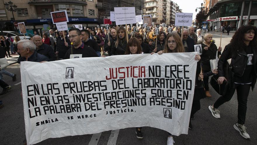 Protesta por el cierre de la investigación.