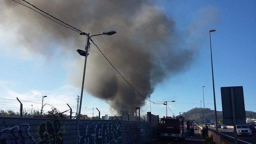 Arde un depósito municipal de coches en La Laguna