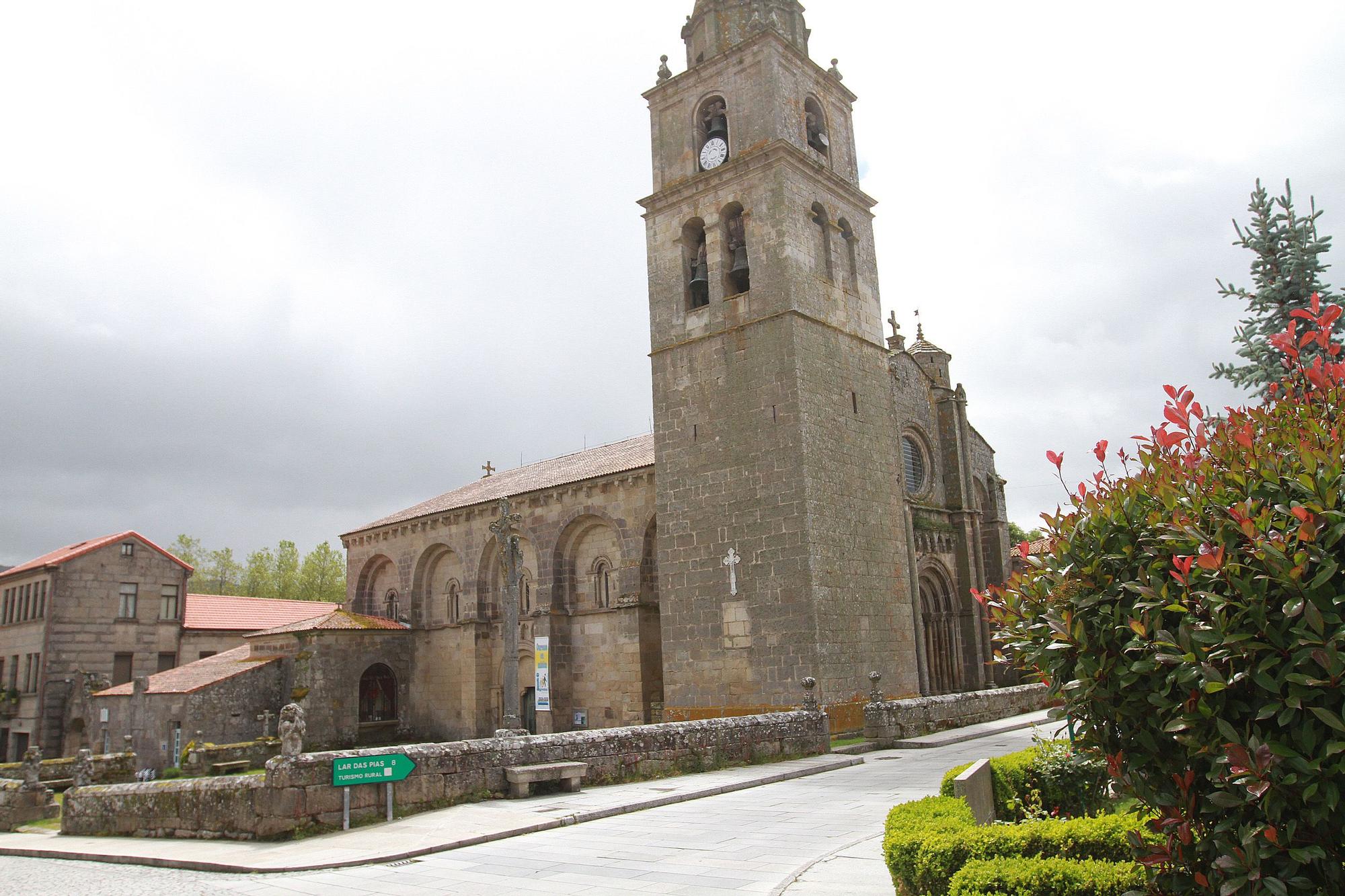 La colegiata de Xunqueira de Ambía, uno de los atractivos del municipio. // I. OSORIO