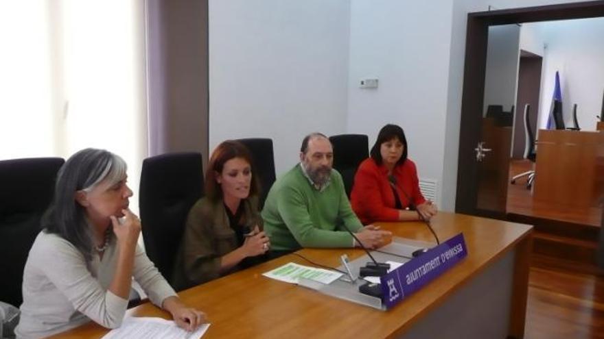 De izquierda a derecha: Elena Ruiz, directora del MACE i del Museu Puget; Sandra Mayans, regidora de Cultura i Festes; Jordi Fernández, director del Museu Arqueològic i de la Necròpolis de Puig des Molins; i Lina Sansano, directora del Museu Etnològic d´Eivissa.