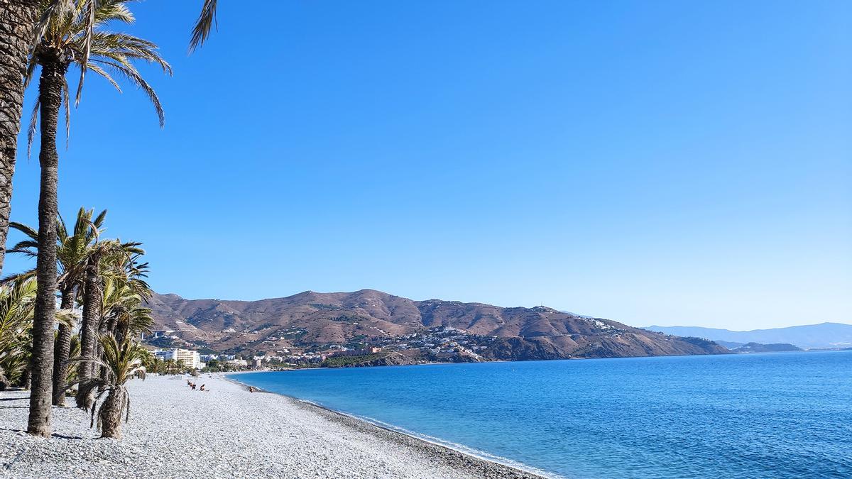 Playa de Velilla en Almuñécar, Granada