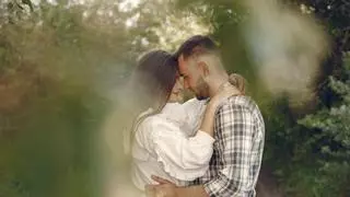 Angela Fernández, psicóloga, analiza el perfil del salvador en una pareja: "Con el tiempo eso deja de ser una estrategia de adaptación y se convierte en un patrón de personalidad"