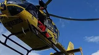 Muere un hombre de 56 años atrapado bajo su tractor tras volcar en Pravia