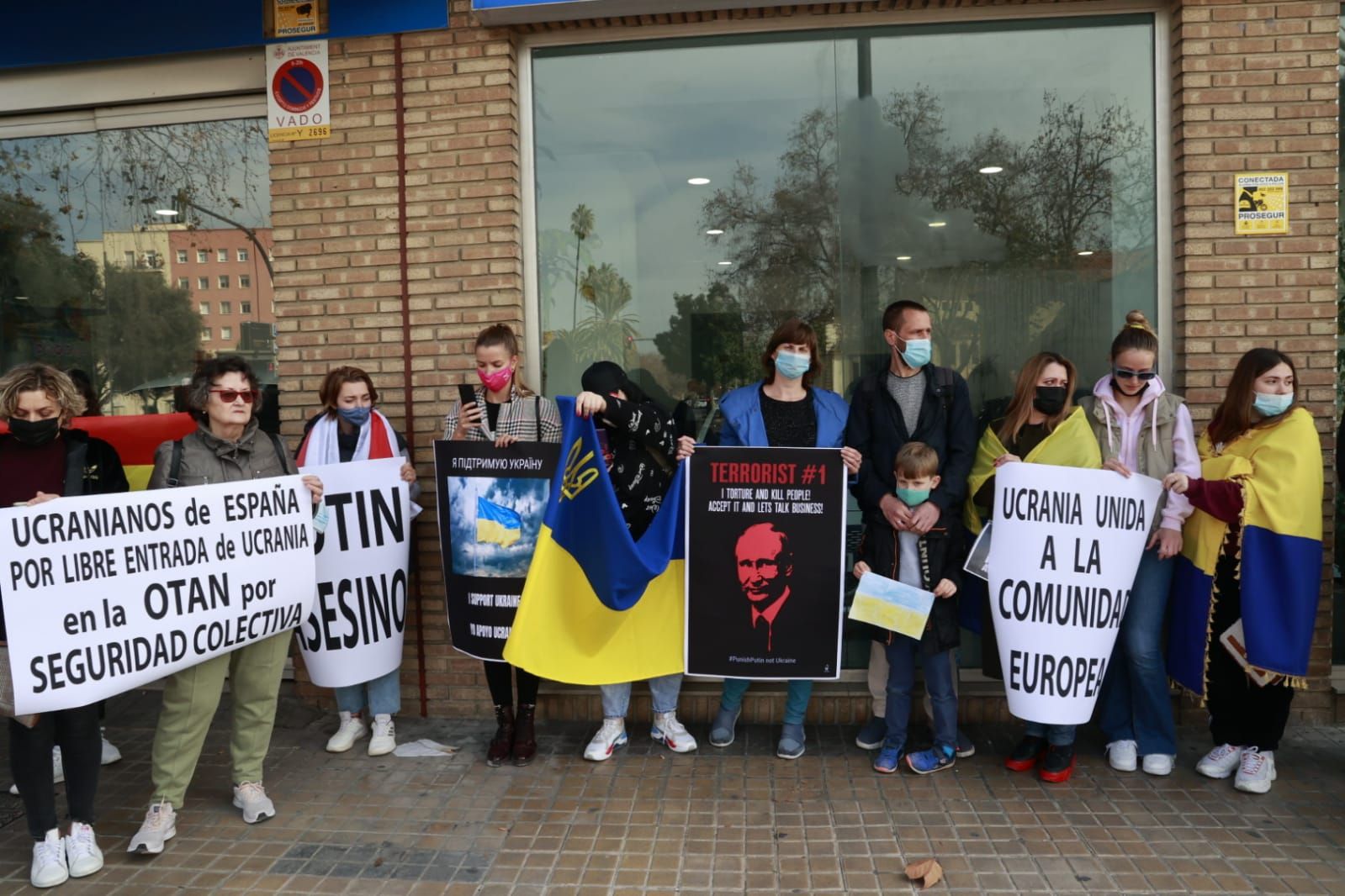 Protestas frente al consulado ruso en València por el ataque a Ucrania