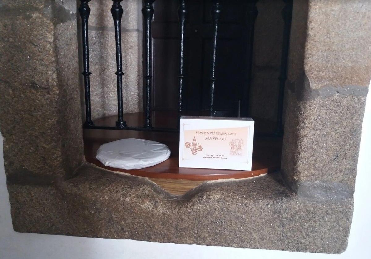 El torno del Monasterio de San Paio de Antealtares, en Santiago de Compostela.