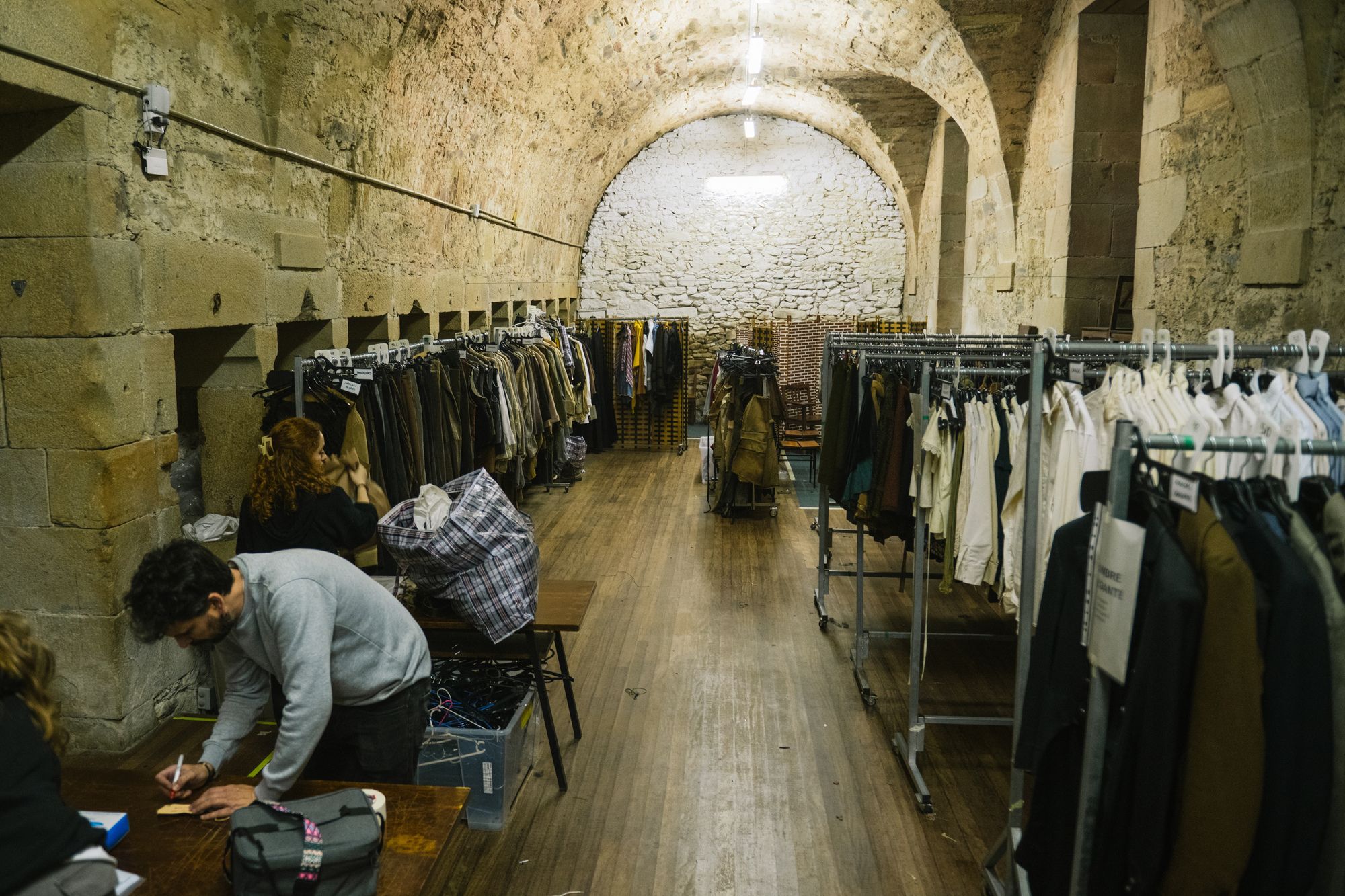 En la boca de ‘Lobo’, así son por dentro los rodajes en Santiago de la serie de Netflix sobre Romasanta