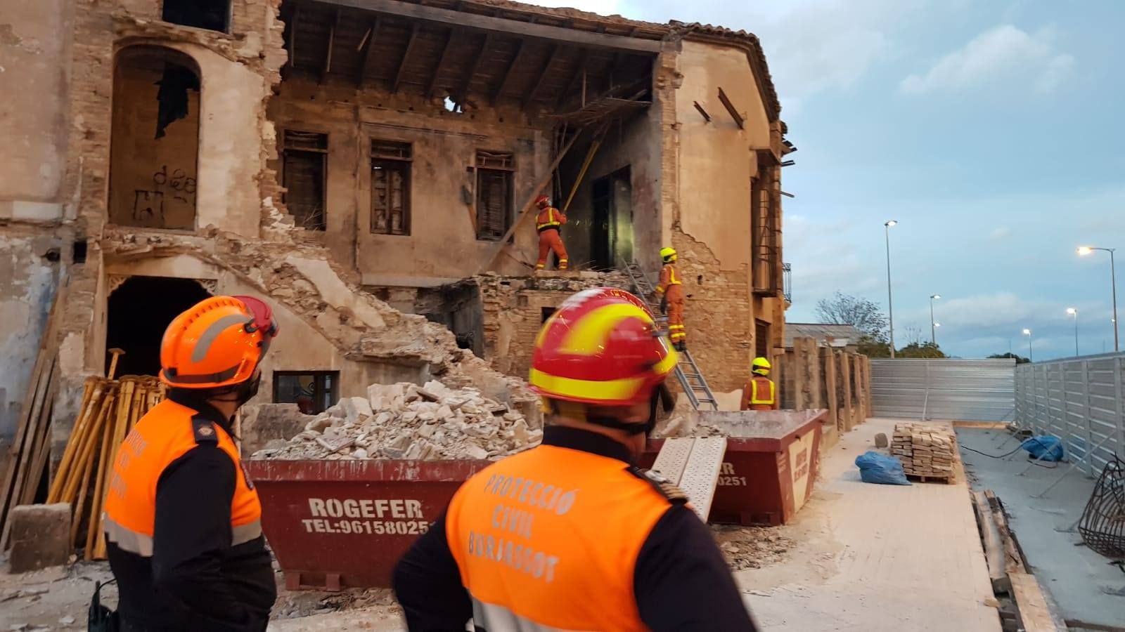 El rescate de una gata en Burjassot moviliza a Bomberos, Policía Local y Protección Civil