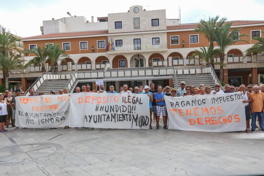 Concentración de protesta en Guardamar.