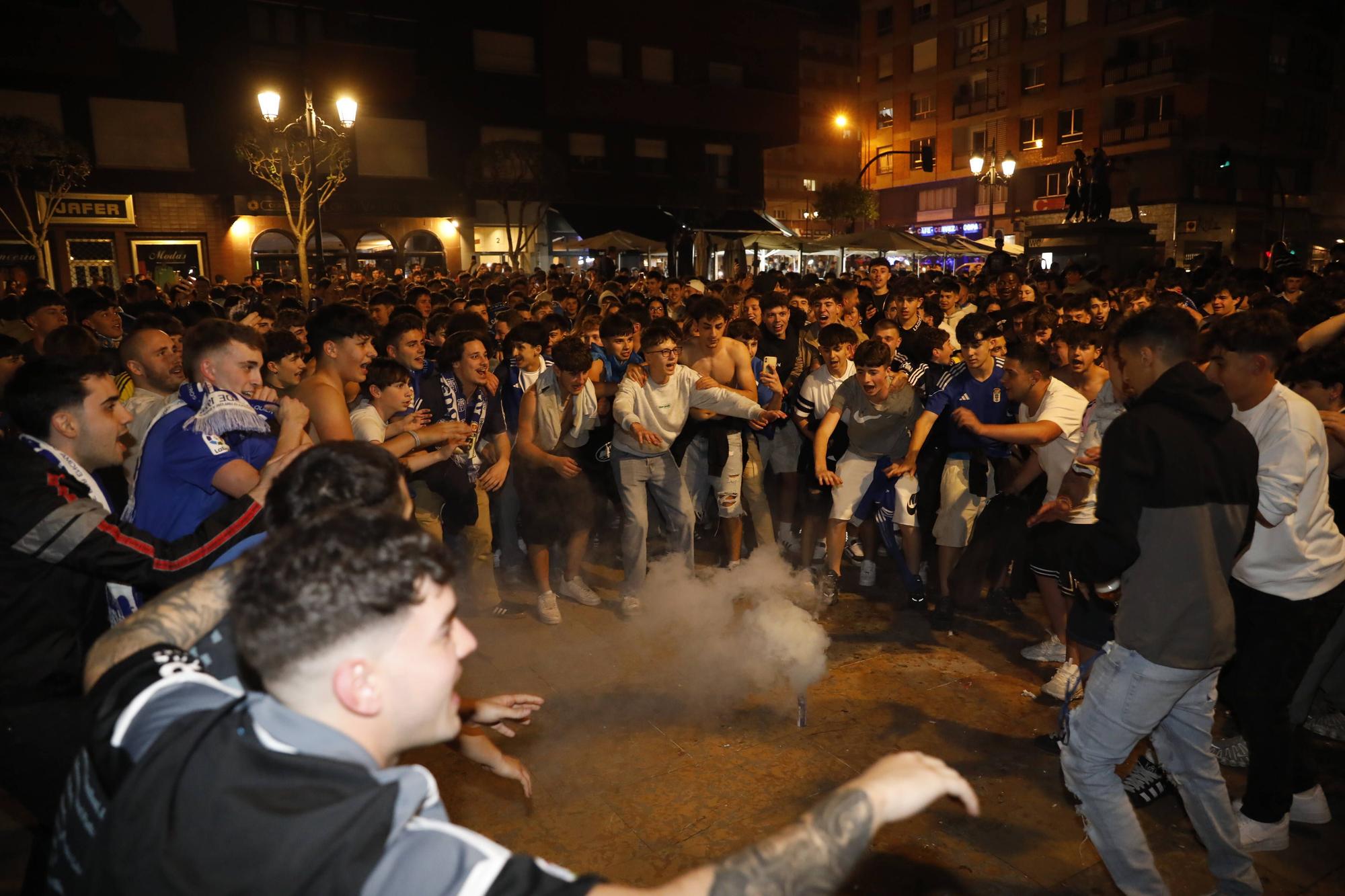 Locura en las calles de Oviedo con el pase a la final del play-off de ascenso.