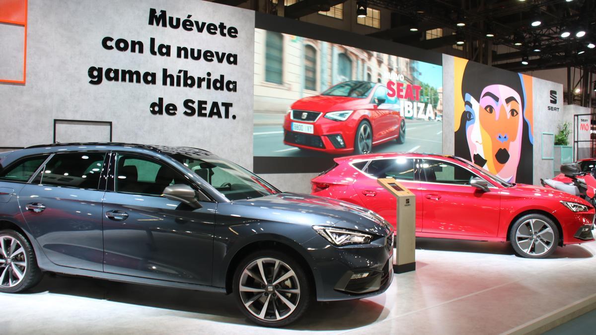 Models híbrids de la gamma de Seat, a la fira de l&#039;automòbil de Barcelona, el 30 de setembre del 2021