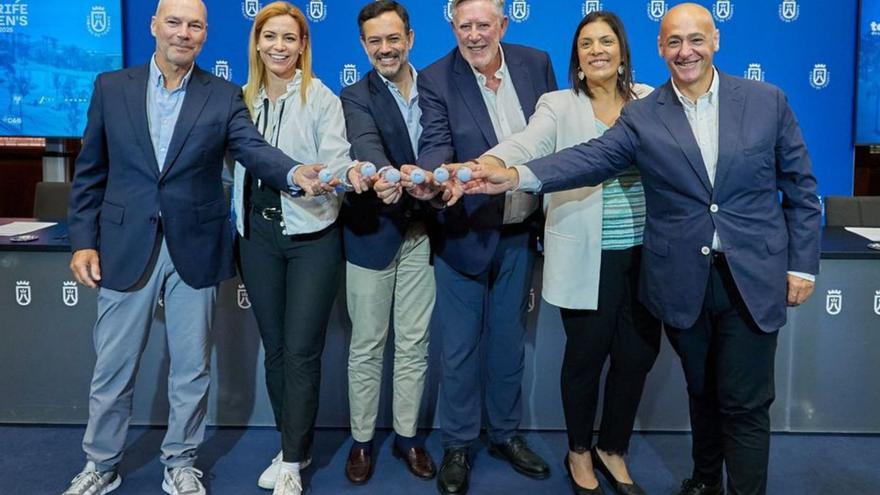 Organizadores y autoridades, tras la presentación del evento. | EL DÍA