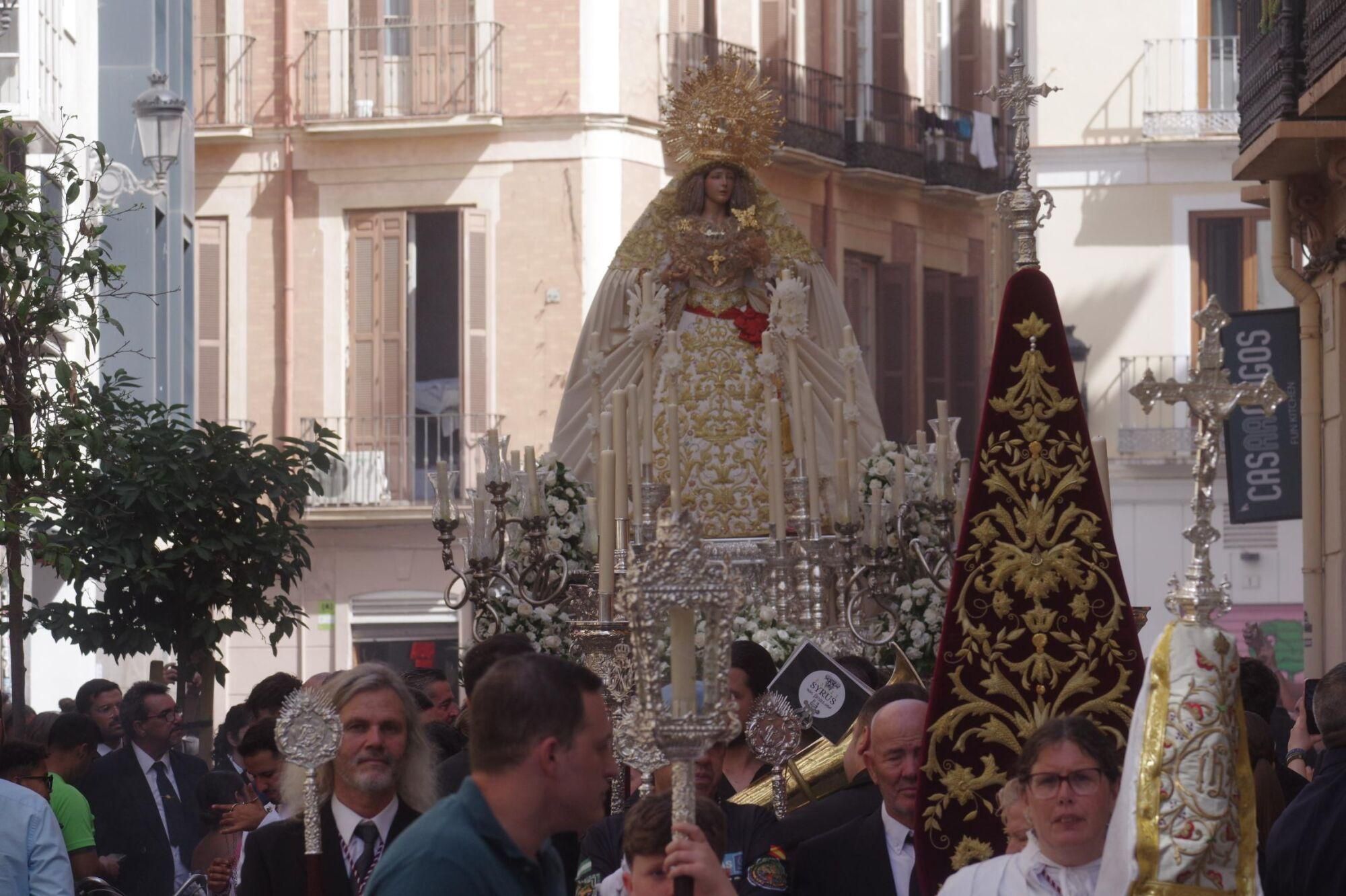 La Virgen del Sagrario, de la hermandad de Verdad y Sagrario (Carranque) sale de San Julián para el traslado al altar de la Agrupación de Cofradías, que presidirá con motivo de la festividad del Corpus en Málaga
