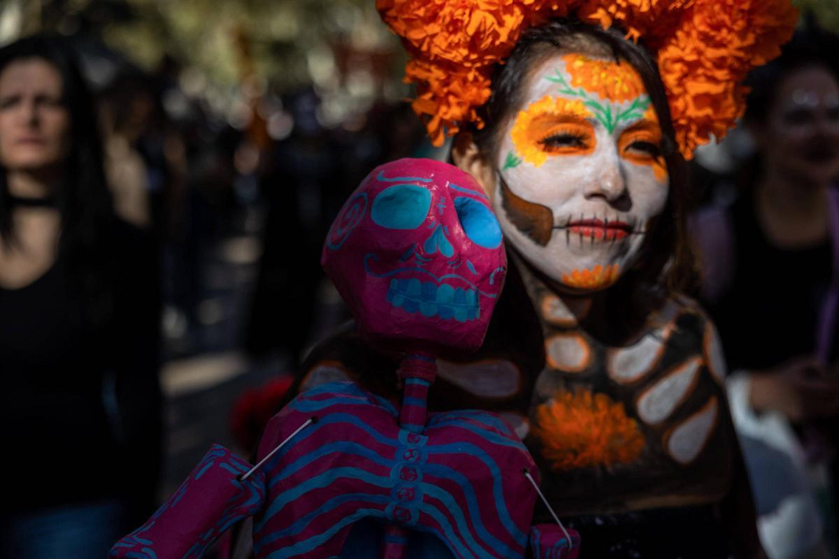 Espectacular desfile de Catrinas por La Rambla