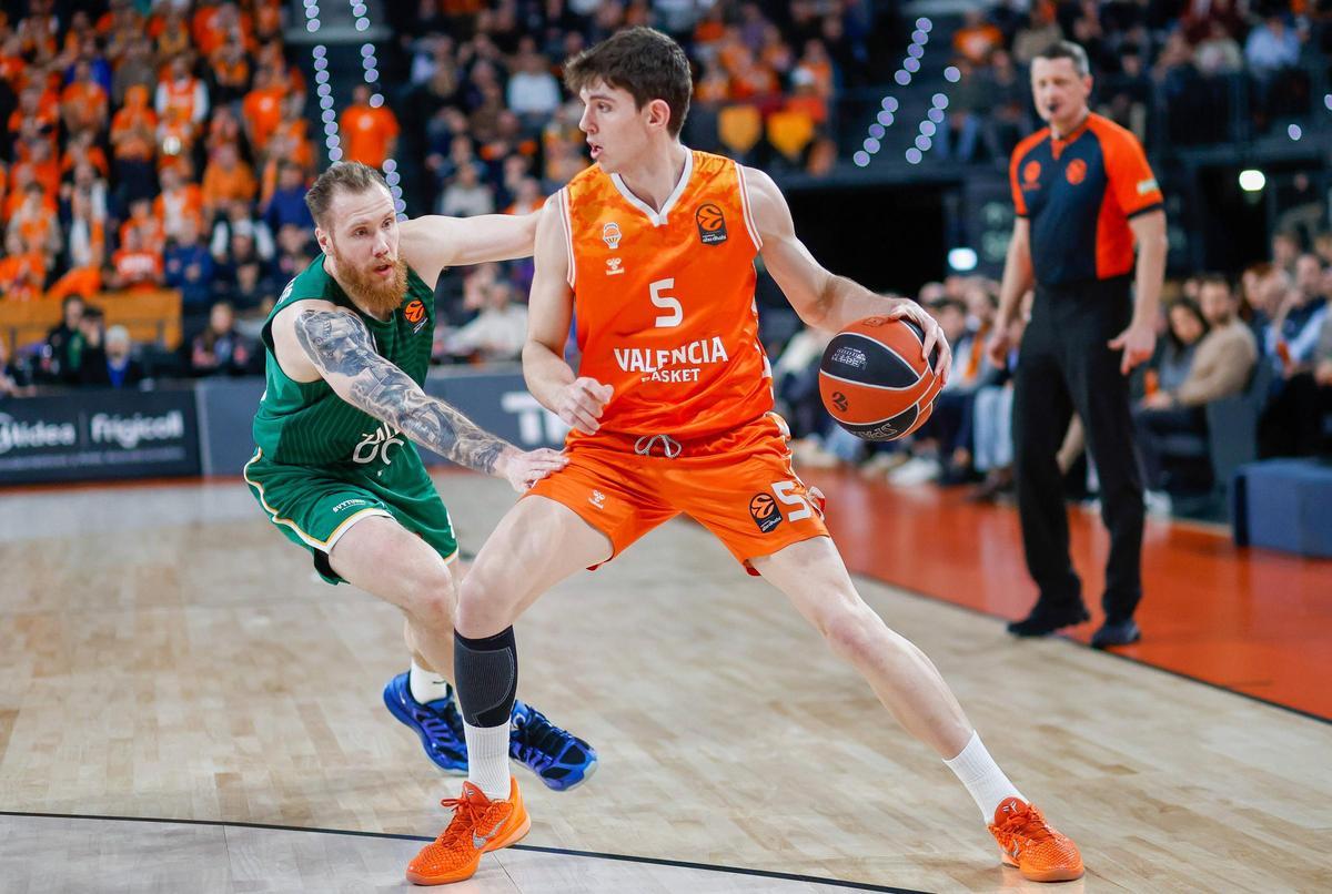 De Larrea, en el partido entre el Valencia Basket y el Zalgiris Kaunas.