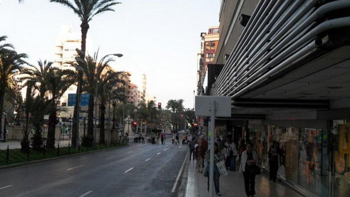 La administración donde ha tocado el primer premio se encuentra en el centro comercial de Federico Soto.