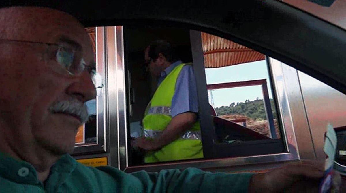 Acompañamos a miembros de la plataforma Prou Peatges en el peaje de Martorell.