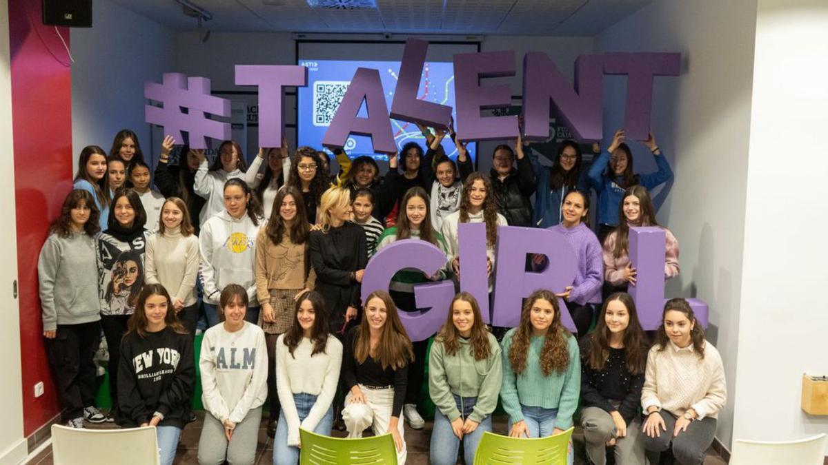 Foto de inauguración del curso Stem Talent Girl.