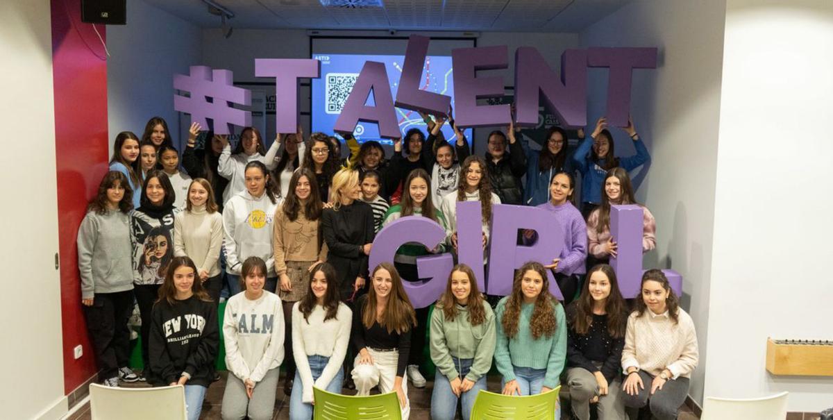 Caja Rural inaugura el curso Stem Talent Girl | JOSE LUIS FERNÁNDEZ