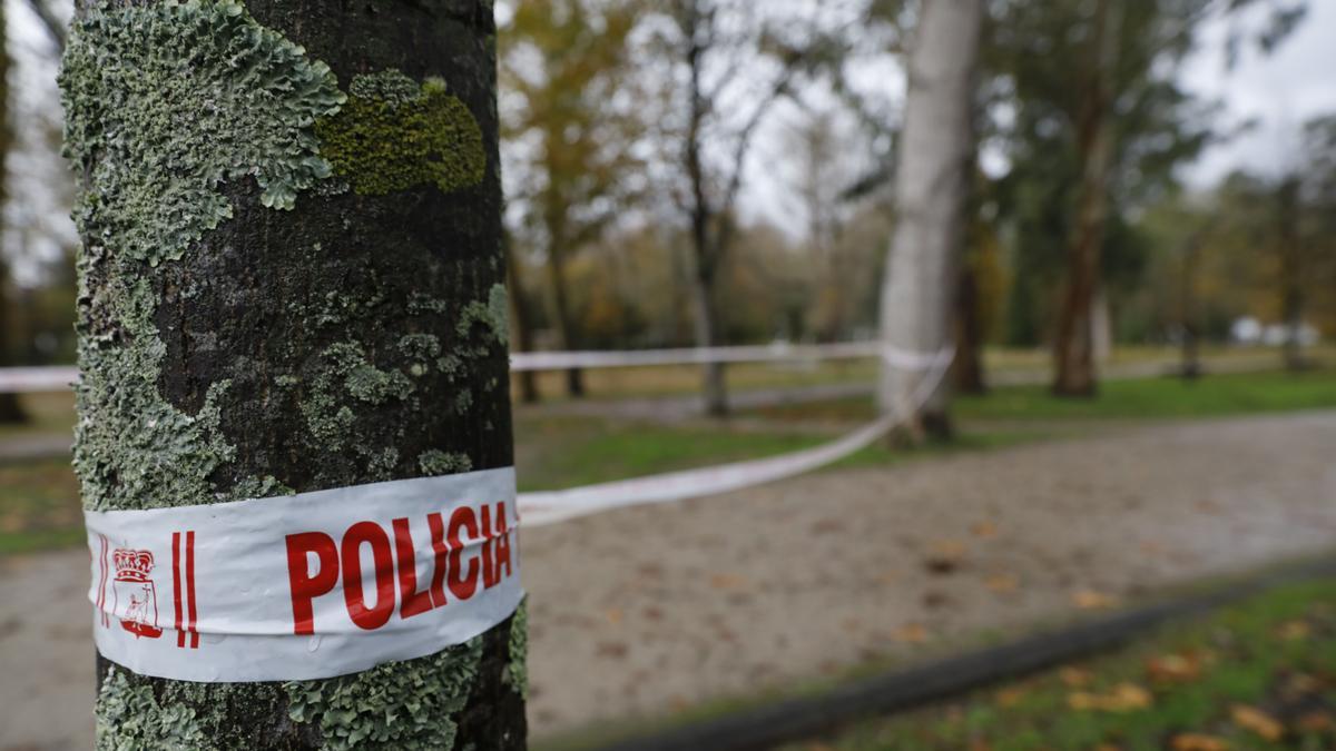 Cierre del Parque Isabel la Católica y el Kilometrín por el temporal de viento y lluvia