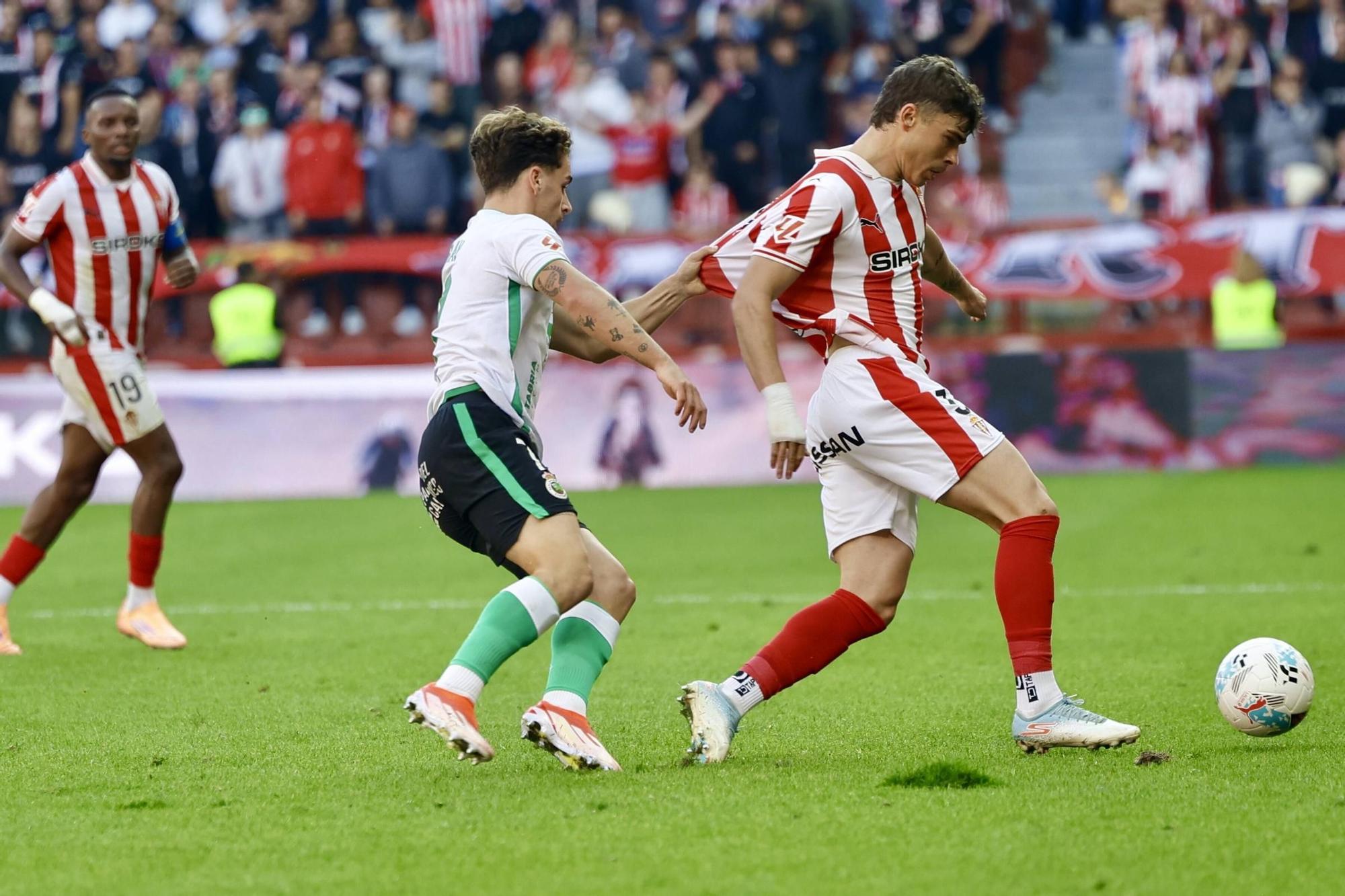 EN IMÁGENES: El partido del Sporting- Racing de Santander en El Molinón