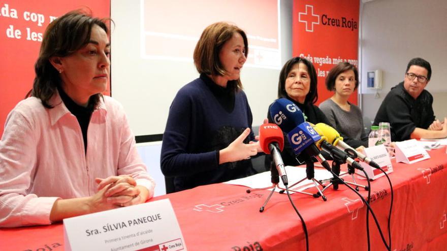 Foto general de la presentació del programa d&#039;acollida de la Creu Roja