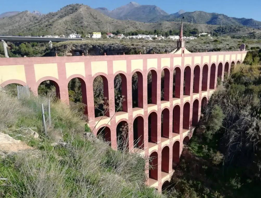 Todas las imágenes de este acueducto del siglo XIX que pocos conocen en Málaga y que es una joya de ingeniería