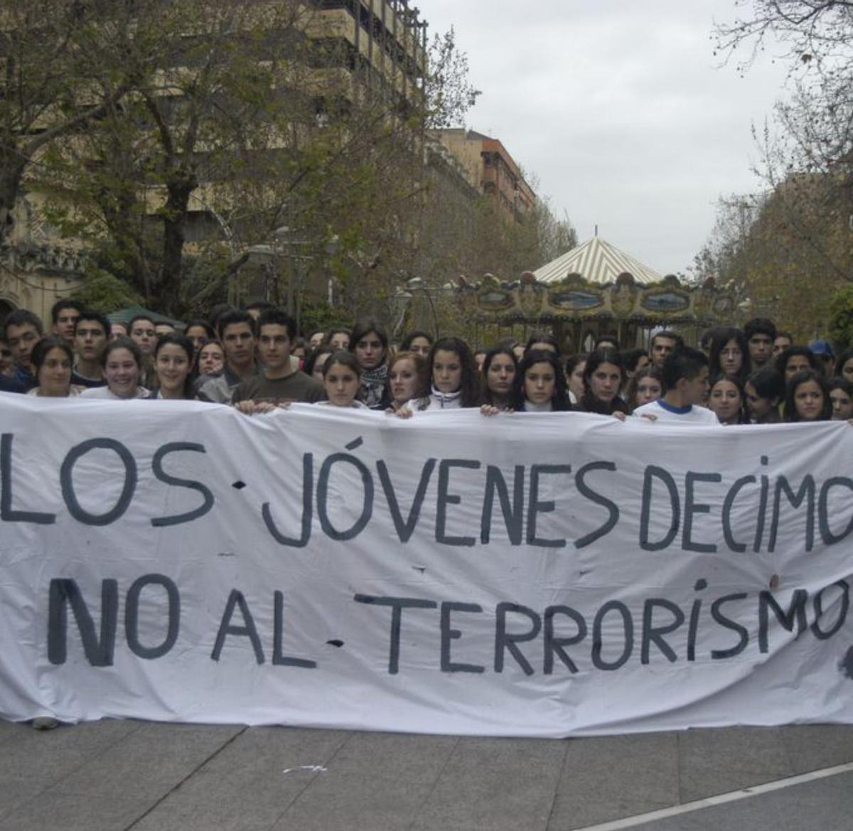 Juventud 8 El rechazo al terror escaló todas las edades.