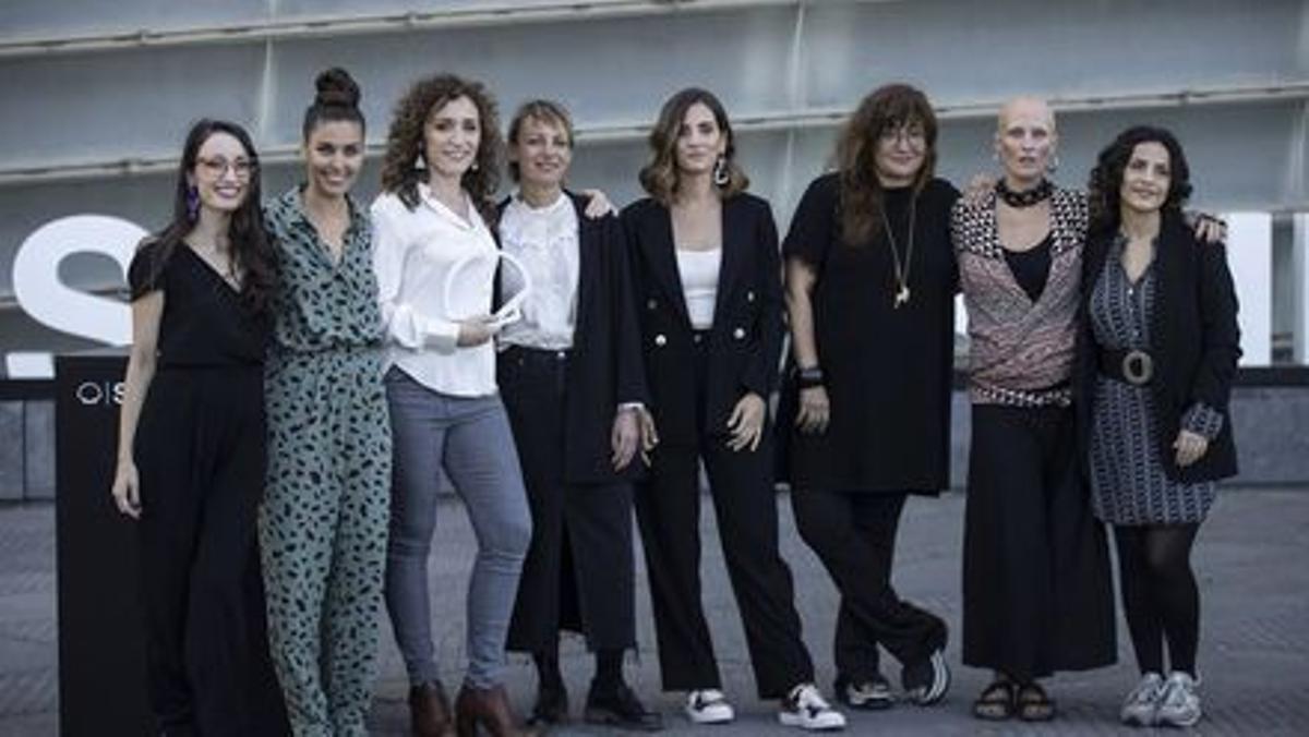 Isabel Coixet, con la productora y las actrices protagonistas de 'El sostre groc'.