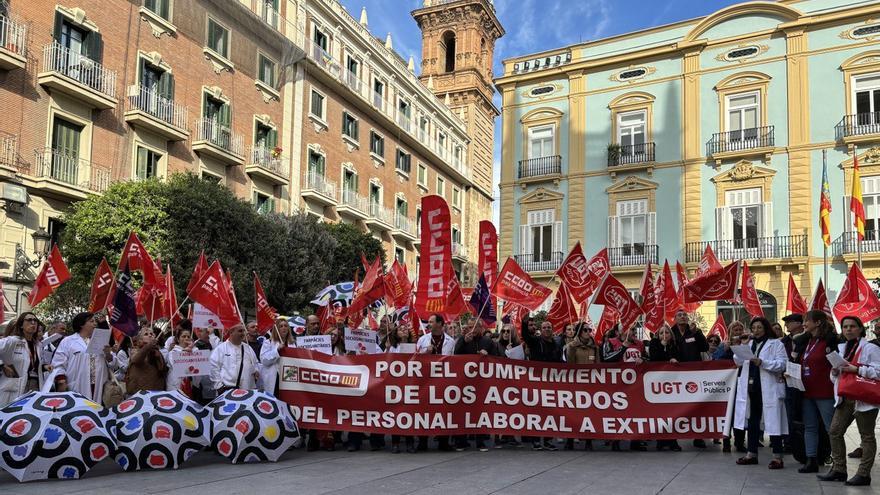 CC OO y UGT barajan ir a la huelga si Sanidad no cumple los acuerdos con el personal laboral a extinguir