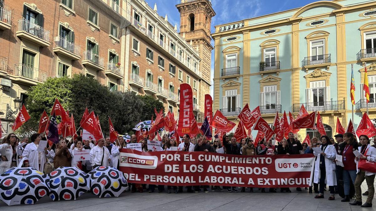 Un momento de la movilización de este martes ante el Palau de la Generalitat