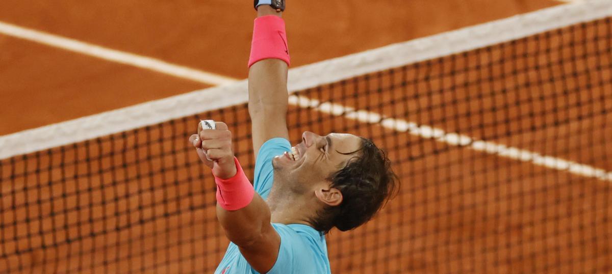Rafa Nadal, tras lograr el punto definitivo ante Novak Djokovic