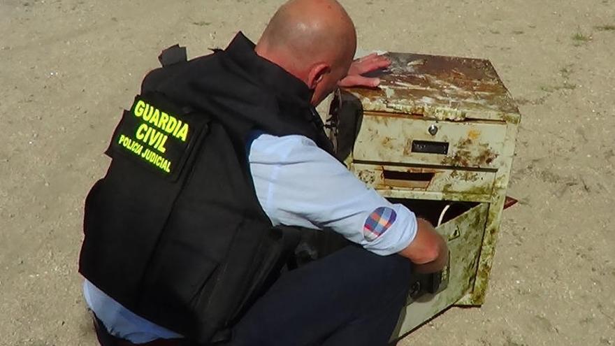 La caja fuerte sustraida. // Guardia Civil