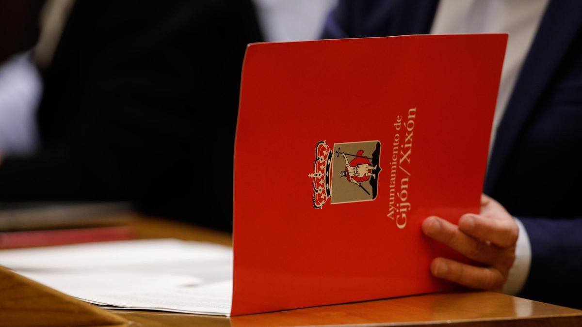 Una carpeta municipal.