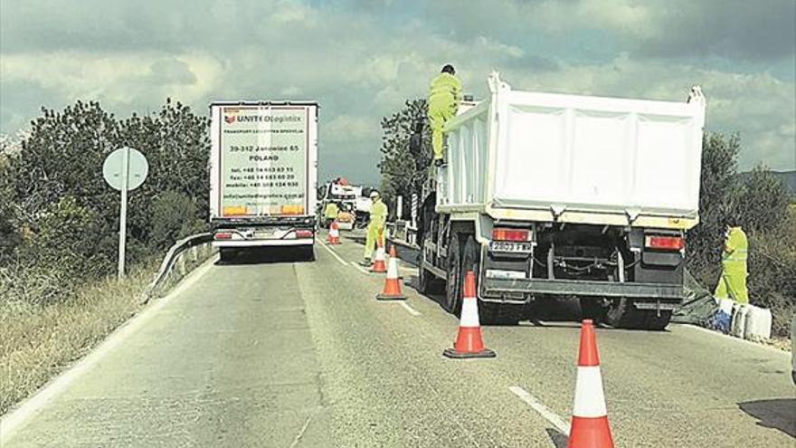 Fomento arranca la reparación urgente de la calzada de la N-238