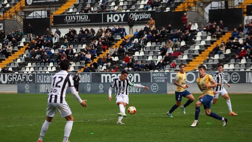 El Badajoz juega con fuego pero no se quema