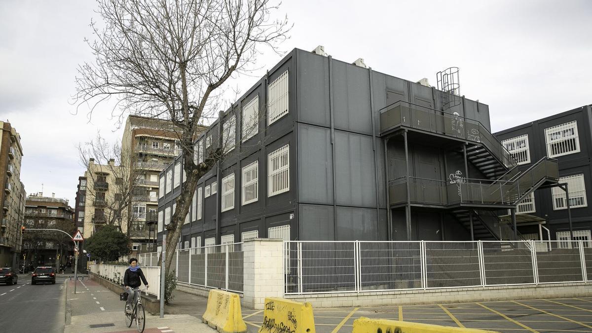 Barracones de la escuela Els 30 Passos de Barcelona.