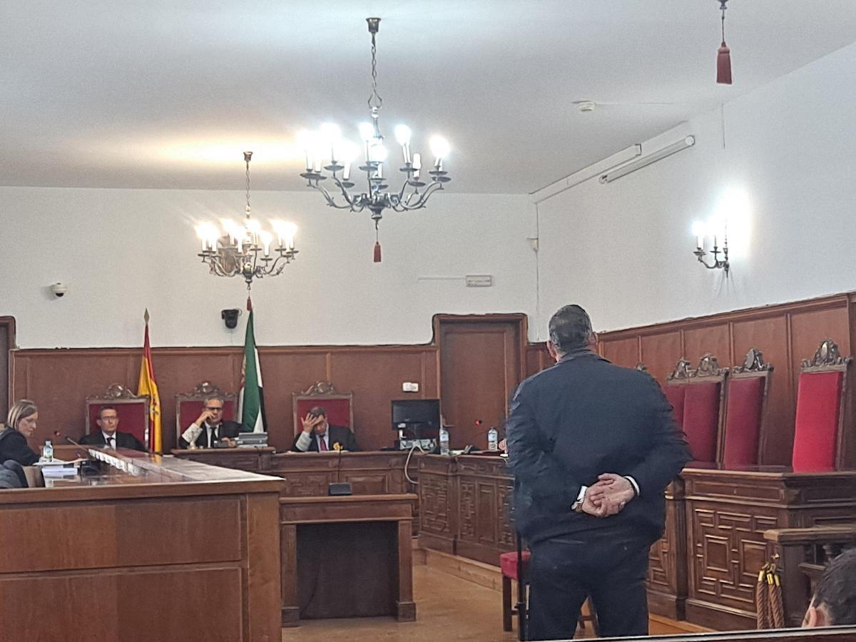 Uno de los acusados, este martes durante su declaración en el juicio en la Audiencia Provincial de Badajoz.