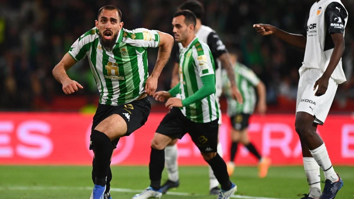 Borja Iglesias celebra su gol en la final de la Copa del Rey