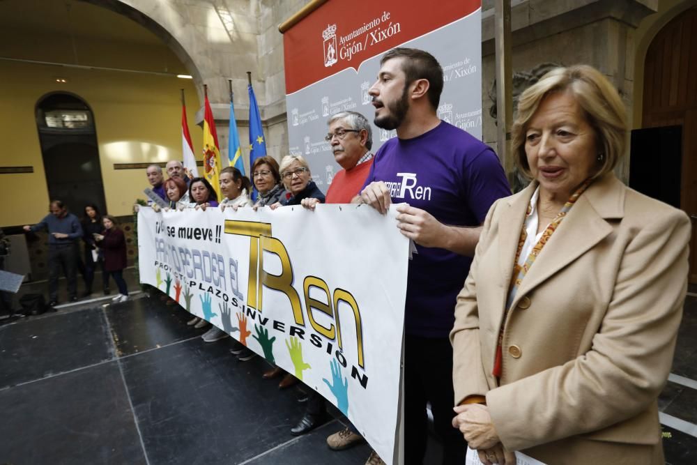 Gijón alza la voz para exigir el comprometido plan de vías.