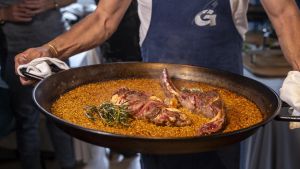 Arroz elaborador por Edu Torres, gestor y arrocero de Molino Roca y el chef ejecutivo de Grupo Oter, Francisco Martínez Sarabia