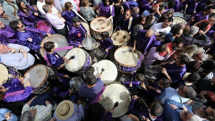 Calanda cumple con estruendo la tradición de la &quot;rompida de la hora&quot;