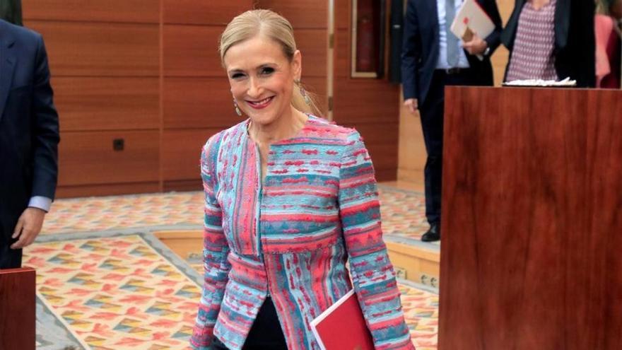 Cifuentes, aún más presionada por la fiscalía y la universidad