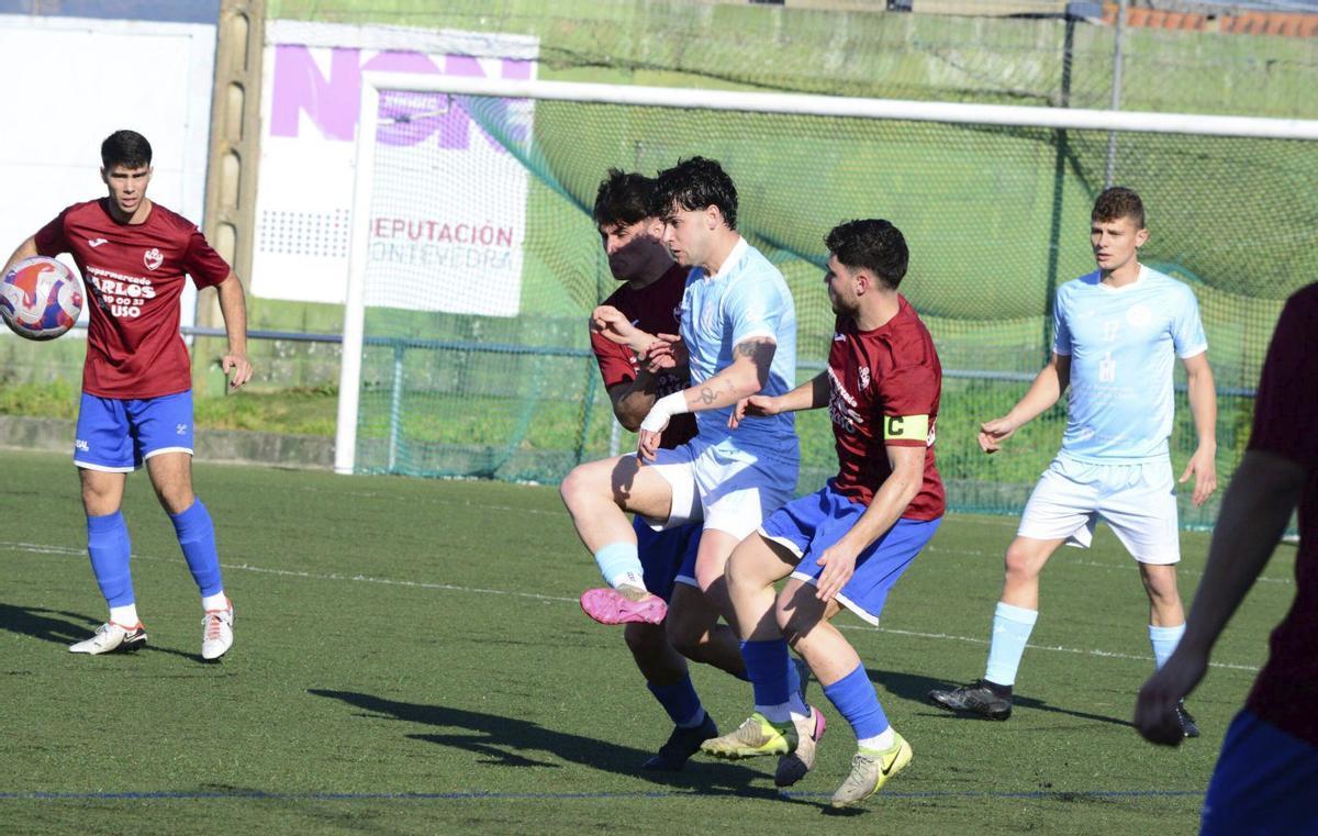 Una acción del duelo entre el Beluso y el Porriño.