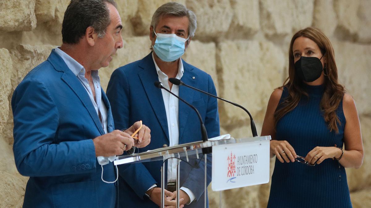 Antonio Álvarez, Miguel Ángel Torrico y Marian Aguilar, en rueda de prensa.