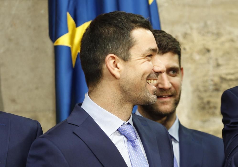 Celebración del triunfo en la Eurocup del Valencia Basket en València