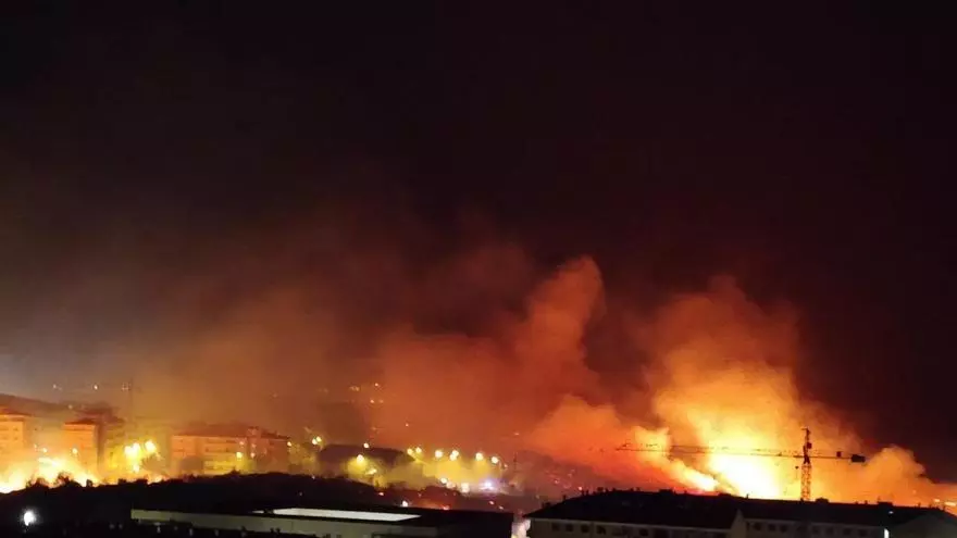 Video | La angustia de una familia de Plasencia ante la cercanía del fuego a su vivienda