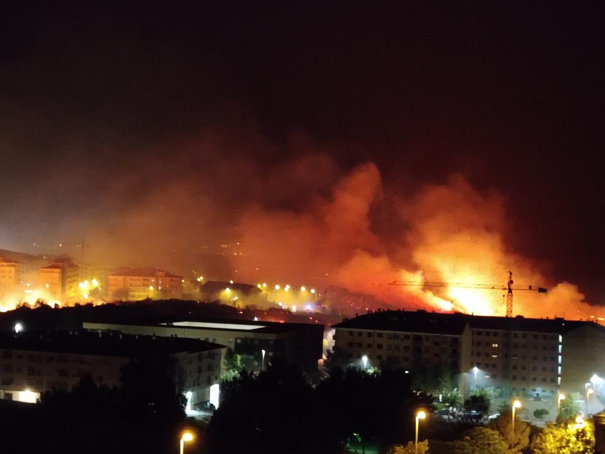 Fotogalería | Imágenes del incendio en Plasencia esta madrugada Fotogalería | Imágenes del incendio en Plasencia esta madrugada